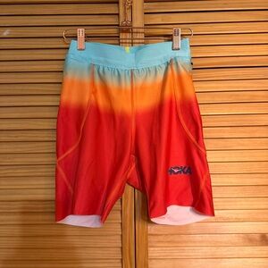 Hoka women’s Novafly 6” shorts cloudless marathon size small